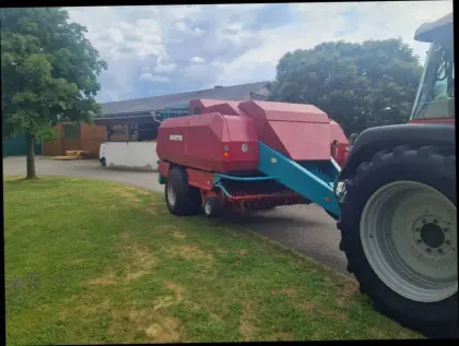 Quaderballenpresse Fortschritt 550