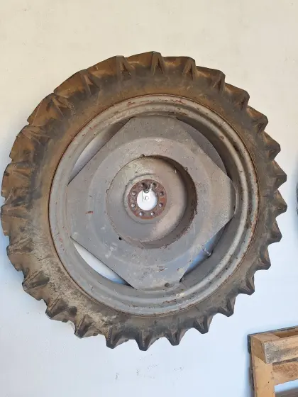 Reifen Massey Ferguson