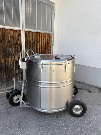 Fahrbarer Milchtank 850 l