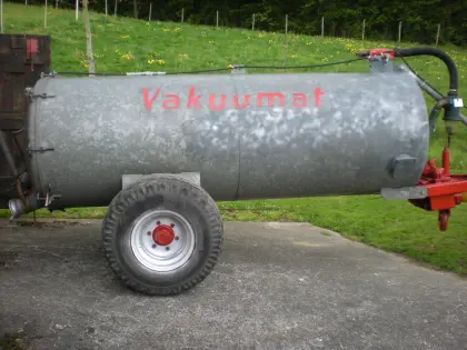 Güllefass 3.200 l und 2.200 l Bauer