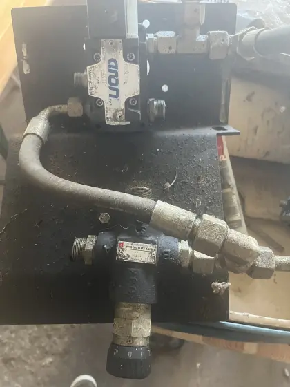 Aron 4/2-Wegeventil und Bucher Stromregelventil