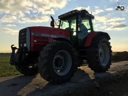 Massey Ferguson Dynashift mit 165 PS