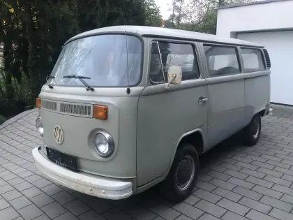 Oldtimer VW T2 Kombi 9-Sitzer Fensterbus 1978