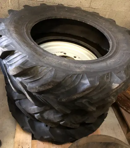 Traktorreifen 12,4x24