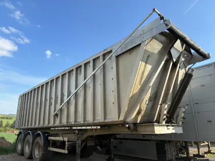 Kipper Sattelauflieger