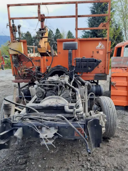 MAN Dieselmotor 4-Zylinder 4,8 l mit Getriebe.