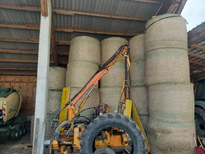 Bio Heu in Rundballen 1,5 m Durchmesser 1 Schnitt