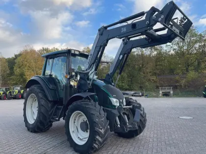 VALTRA N103 H5 Allrad Traktor