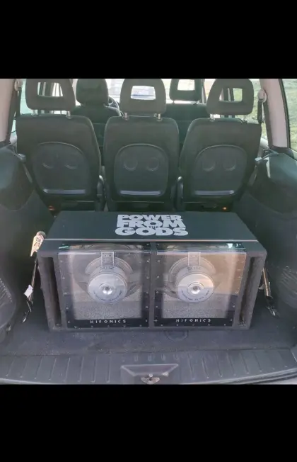 Doppel-Subwoofer-Box mit Endstufe