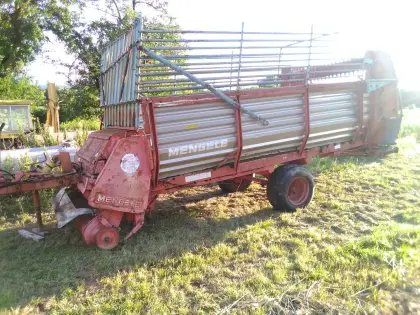 Mengele LAW 350 mit Querförderband