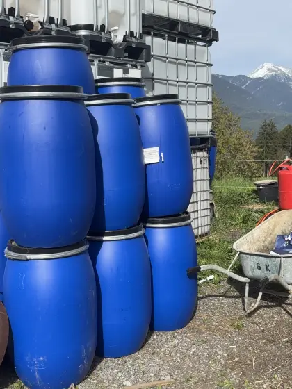 Verkaufe Fässer und Gitterräder