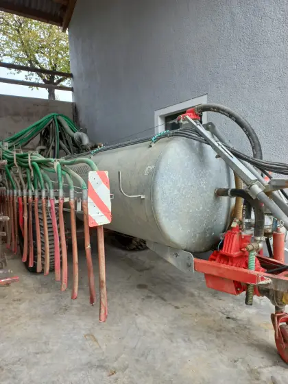 Schleppschlauch-Güllefass Vakutec