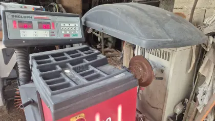 Lkw Reifen Wuchtmaschine