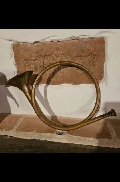 Altes kleines Post-Jagdhorn