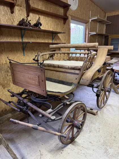 Antike alte Pferdekutsche, Linzer Wagen, Gig, Trainingswagen