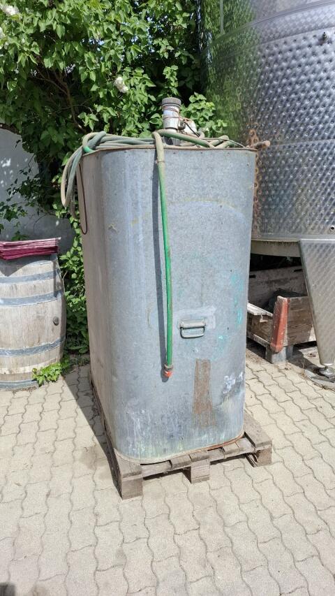 Dieseltank 1.000 l mit Pumpe