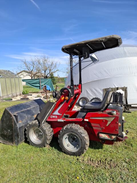 Avant 320 Hoflader