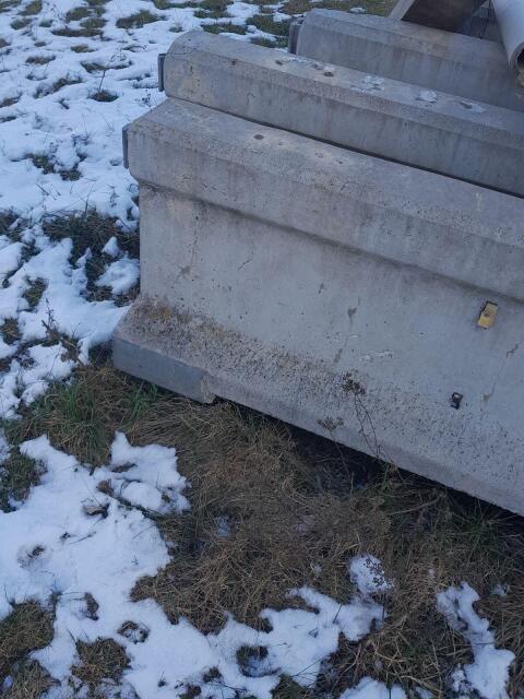 Betonleitwände