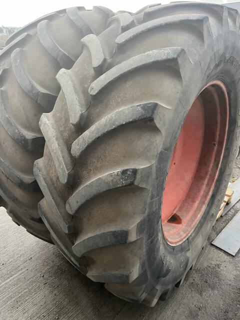 Reifen 600/65 R 38 und 14.9-26