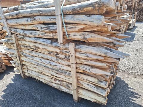 Robinienpfähle 2 m 8–10 cm, € 936,-/Palette, sofort verfügbar