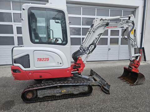 Takeuchi TB 225 Powertilt