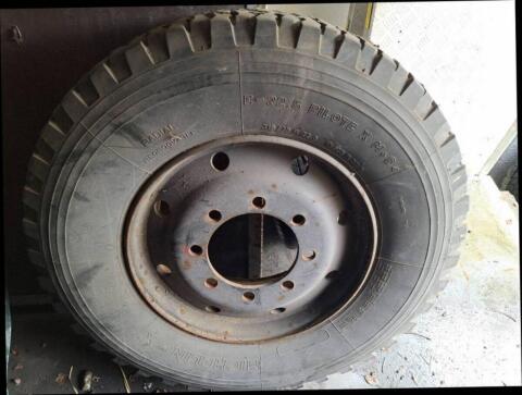 1x LKW-Reifen mit Felge 315/75 R 22,5 von Michelin