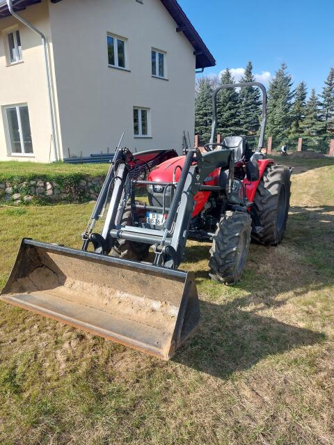 Branson 5025 Frontlader mit Anbaubagger