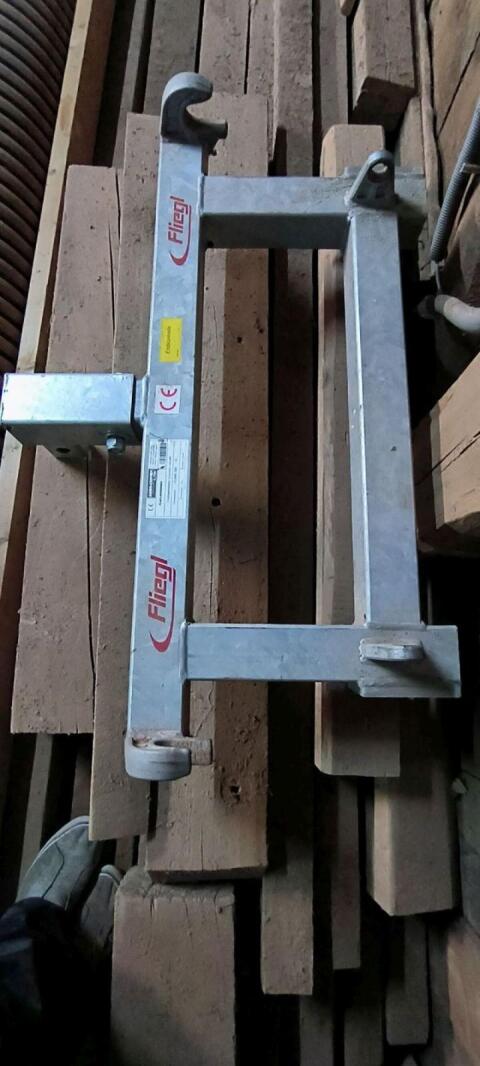 Dreipunktadapter für Frontlader Fliegl
