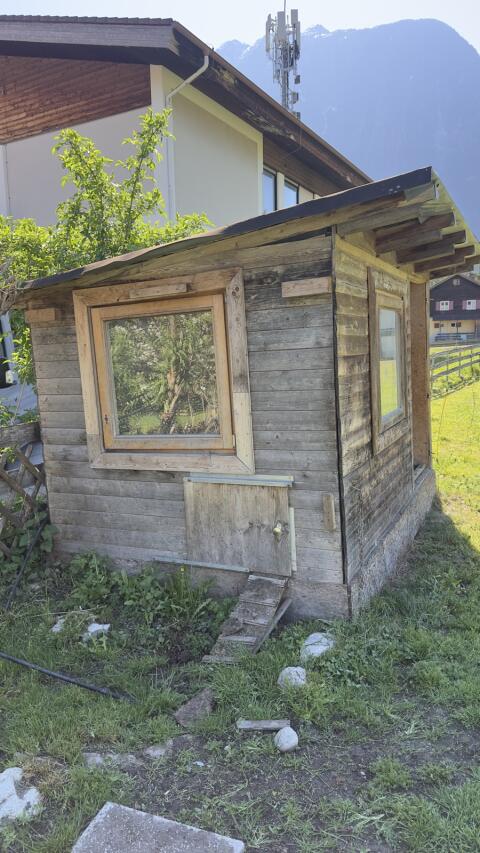 Verschenke Holzhütte