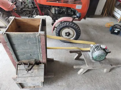 Schrotmühle mit Motor