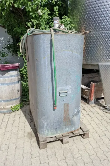 Dieseltank 1.000 l mit Pumpe