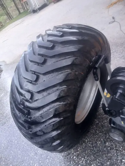 2 Stk. Kompletträder 550/60R22.5