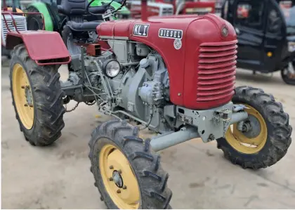 Steyr T84 mit Ackerstollenreifen