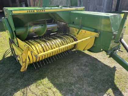 Kleinballenpresse John Deere 330 Hochdruckpresse John Deere 330