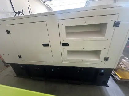 Stromaggregat 45 kVA mit Schalldämmung und Baustromverteiler