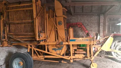 Kleine 5.500 Automatic Rübenvollernter