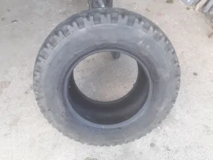 Anhängerreifen 10/75-15,3