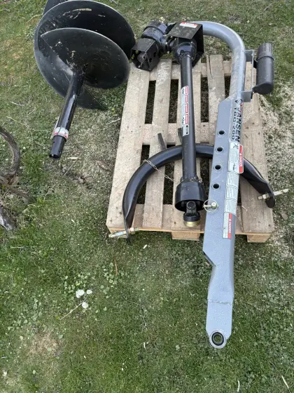Erdbohrer für Traktor