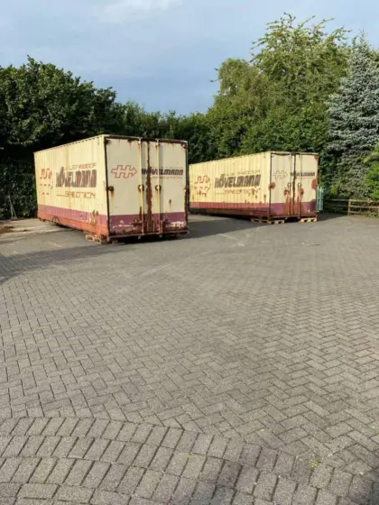 Zwei Wechselbrücken, Container, Lager