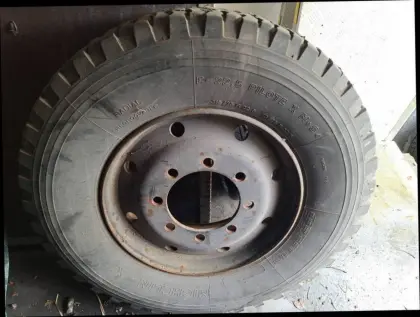 1x LKW-Reifen mit Felge 315/75 R 22,5 von Michelin