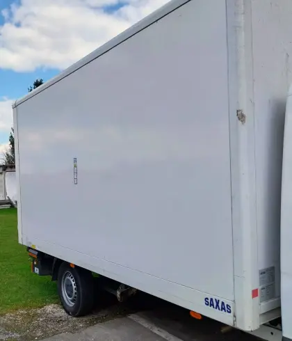 Kofferaufbau mit Zustellungen, ohne Hebebühne