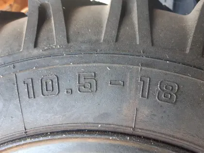 Unimog Reifen 10,5-18 mit Felge
