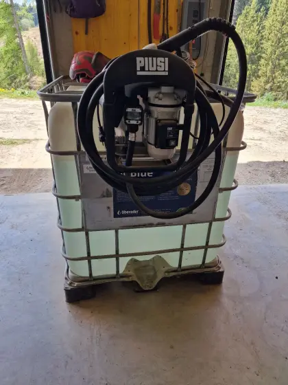 AdBlue Container mit Pumpe