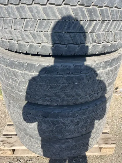 Reifen 315/80R22.5 und 435/50R19.5
