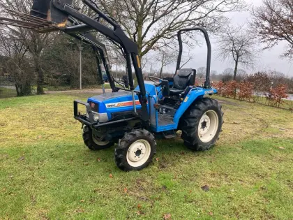 Iseki 5135 Frontlader mit Mistgabel und Schaufel 1,40 m