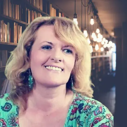 Kunstbuchbinderin mit Hund sucht eine 2-3-Zimmer-Wohnung.