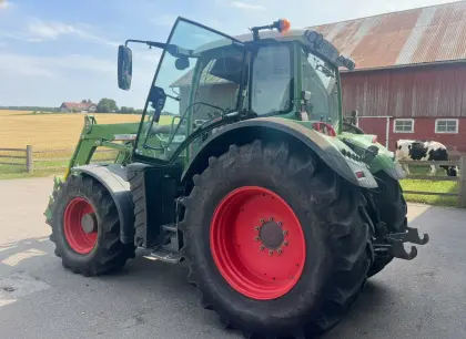 Fendt 724 Vario Profi SCR mit Frontlader