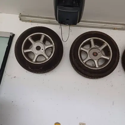 Reifen mit Alufelgen für Passat