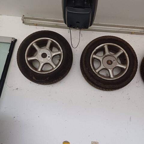 Reifen mit Alufelgen für Passat