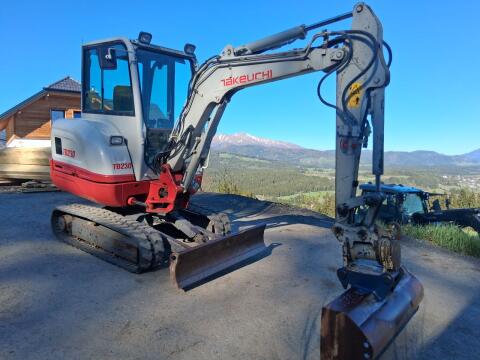 Takeuchi TB 230 Powertilt